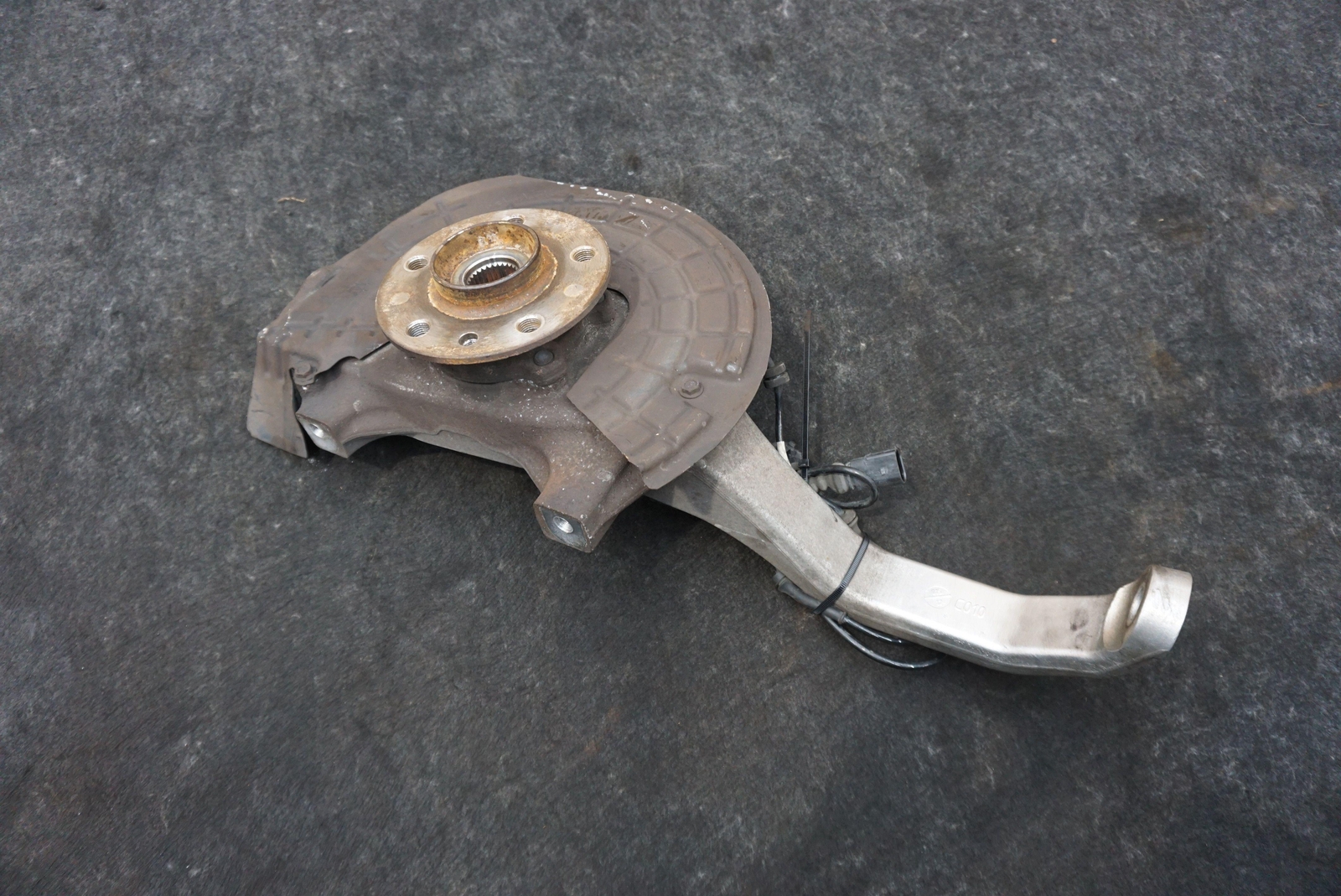 Front Right Passenger Spindle Knuckle 670039103 Maserati Quattroporte S 2014-17+