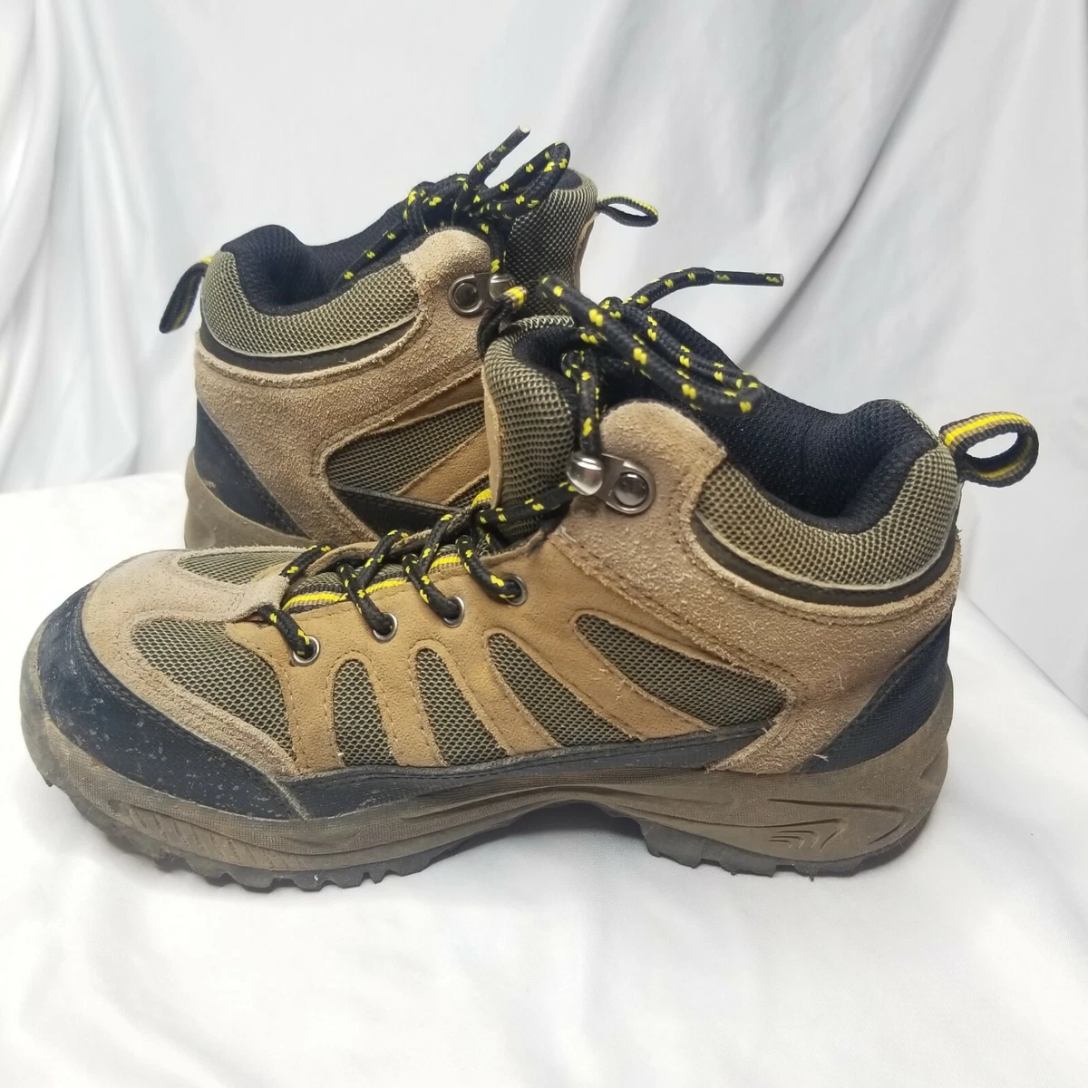 Bearpaw hiking shop