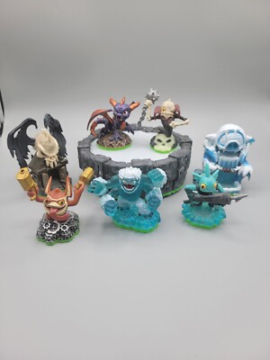 Lot Of 7 Skylanders Figurines Green Bottom And Portal