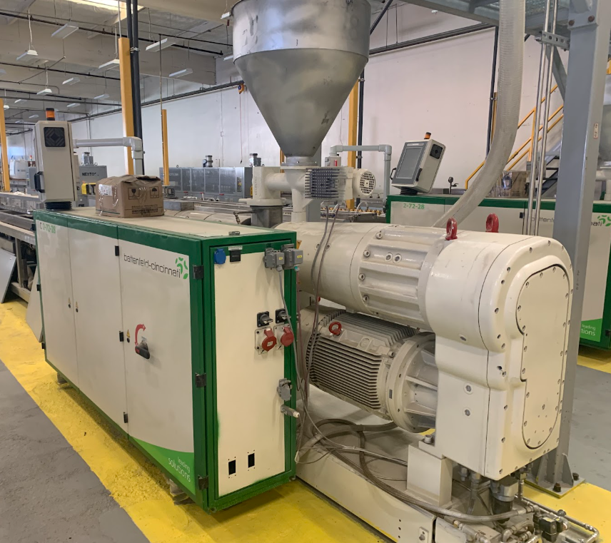 テネリ Battenfeld-Cincinnati Twin Parallel Screw Extruder – Model BCC 2