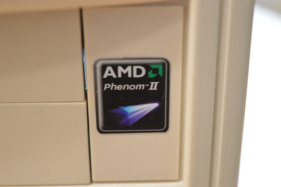 Retro Vintage 90's 00's Beige ATX PC Computer Case - ATX and USB - Image 2 of 4