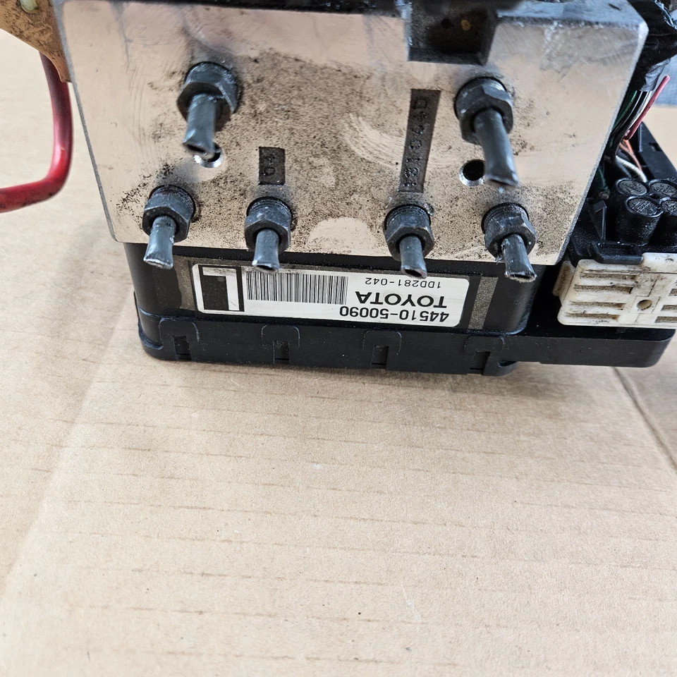 Módulo atuador bomba de freio antibloqueio Lexus LS460 ABS 2007-2017 FABRICANTE DE EQUIPAMENTO ORIGINAL 44510-50090 - Imagem 3 de 4