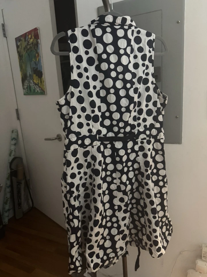 Vestido De Colección Mlle Gabrielle Azul Marino Blanco Lunares Sin Mangas, Botón Delantero, 1X Foto 2 de 4