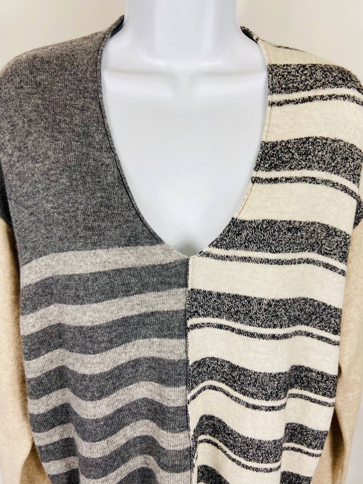 Label + thread Size Medium Wool Cashmere Sweater … - image 2