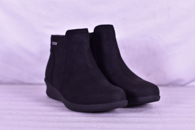 aravon fairlee ankle boot