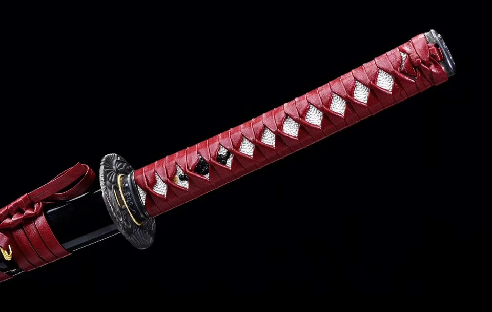 Geisha Katana Cuero Ito/Sageo Rojo T10 Acero al Carbono Espada Funcional Japonesa Foto 4 de 4