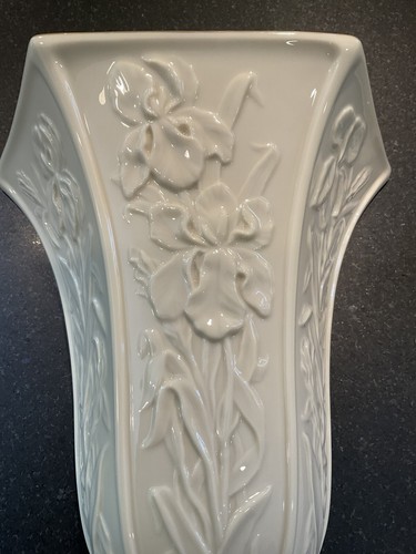LENOX MASTERPIECE COLLECTION WALL VASE SET OF TWO - Picture 15 of 16
