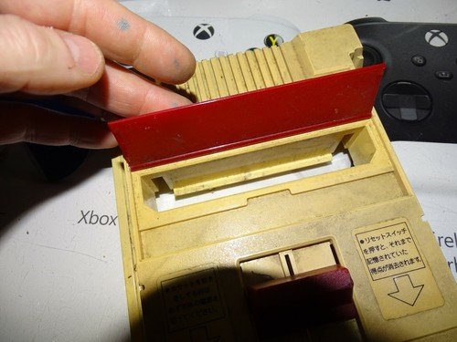 Nintendo Japón Famicom VACÍA Intacta USADA/SUCIA Cubierta Superior con Deslizante Rojo y Cubierta - Imagen 4 de 12