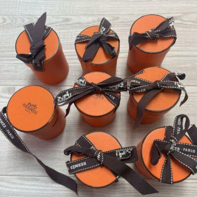 Twilly d'Hermes 箱、チャーム付き HERMES Twilly empty box Scarf gift box with ribbon Set of 8 Gift