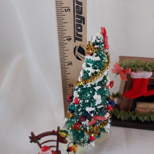 Casa de muñecas de Navidad de colección miniaturas árbol de Navidad 2 chimeneas jaula para pájaros y más - Imagen 11 de 13