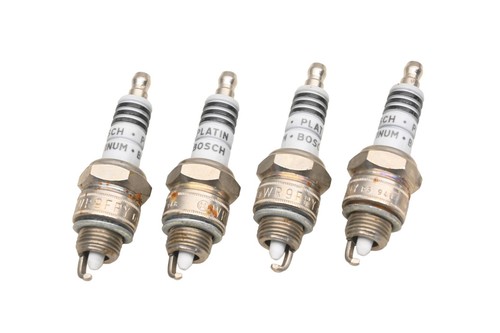 Bosch WR9FPY4 Platinum Spark Plugs Qty 4 NOS