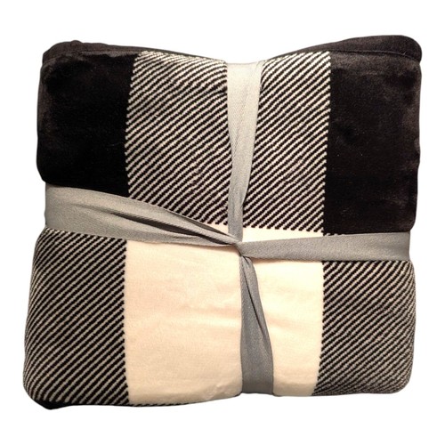 BNWT Better Homes & Gardens Velvet Plush Throw with Faux Shearling Reverse 50x60 - Picture 2 of 4