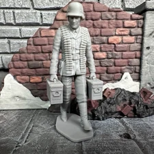 World War 2 German Ammo Bearer Walking Toy Soldier Military Resin 1/32 Figure