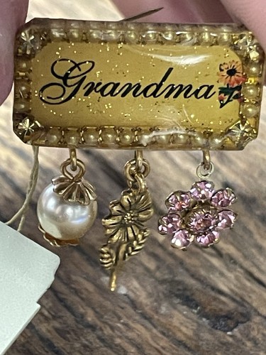 Maximal Art “Grandma” John Wind Handmade Vintage Brooch Pin With Charms - Picture 12 of 12