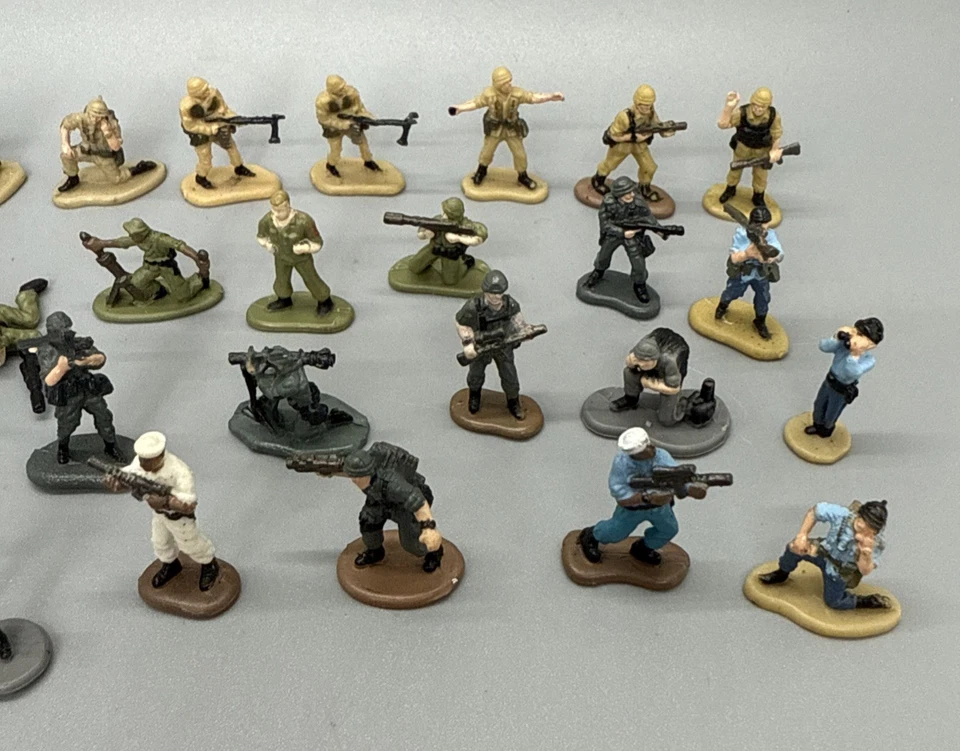 LOTE de 38 Micro Máquinas de Colección Soldados de Juguete Figuras de Acción Militares Galoob Foto 4 de 4