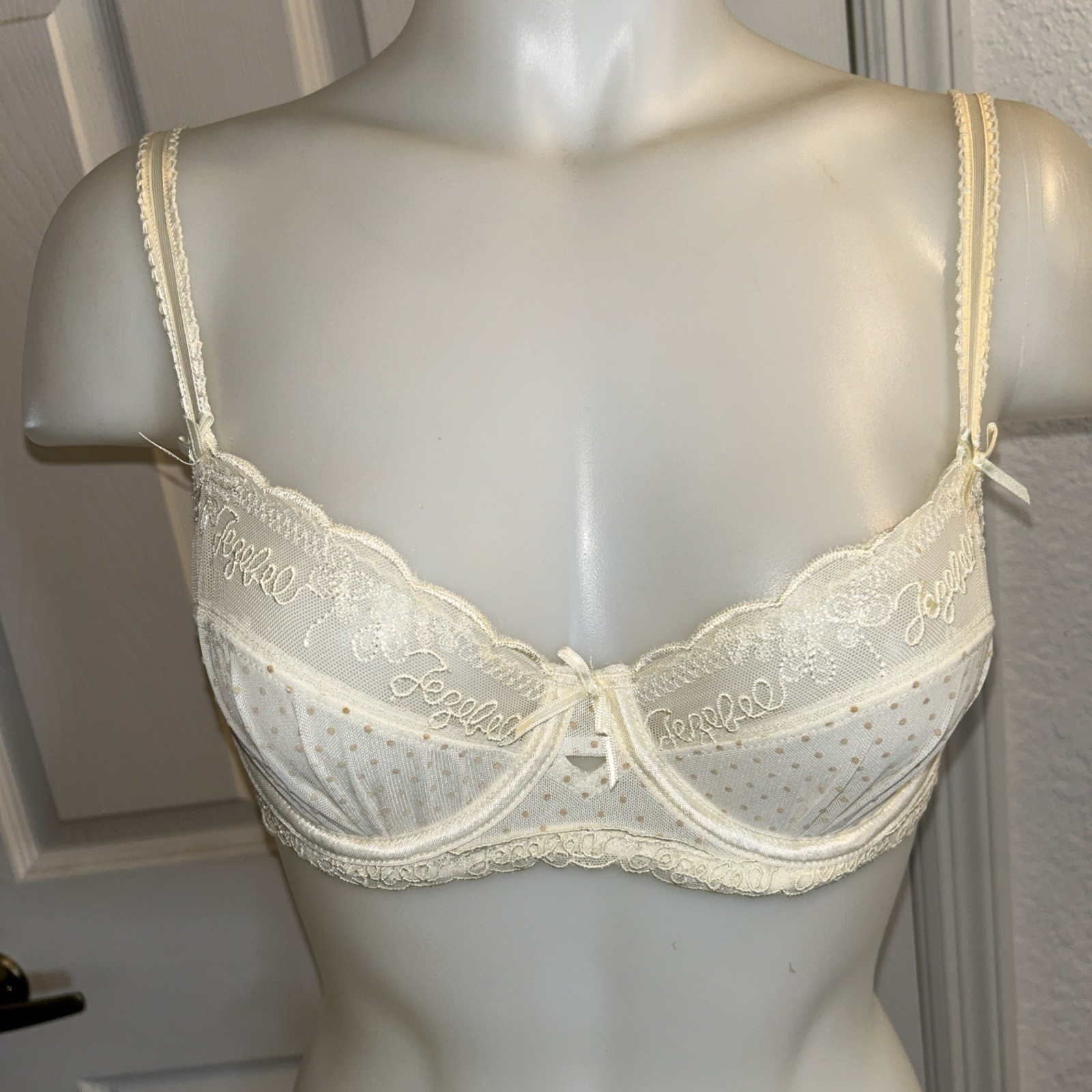 Jezebel Women’s Push-Up Bra Share Lace With Underwire No Padding Size 34B