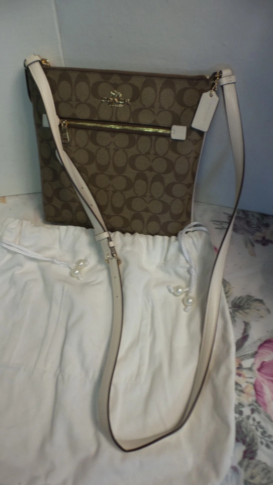 BORSA A TRACOLLA COACH firmata in pelle marrone e bianca usata in ottime condizioni tasca esterna con zip