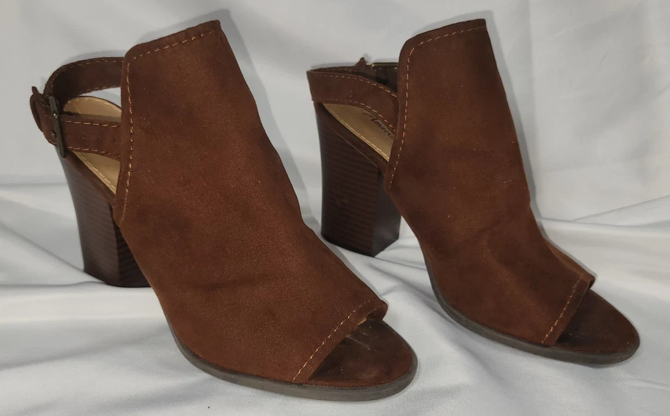 American Eagle Brown Suede open toe heels 3 inch heels Size 6 and 1/2 rubber sol - Image 3 of 4