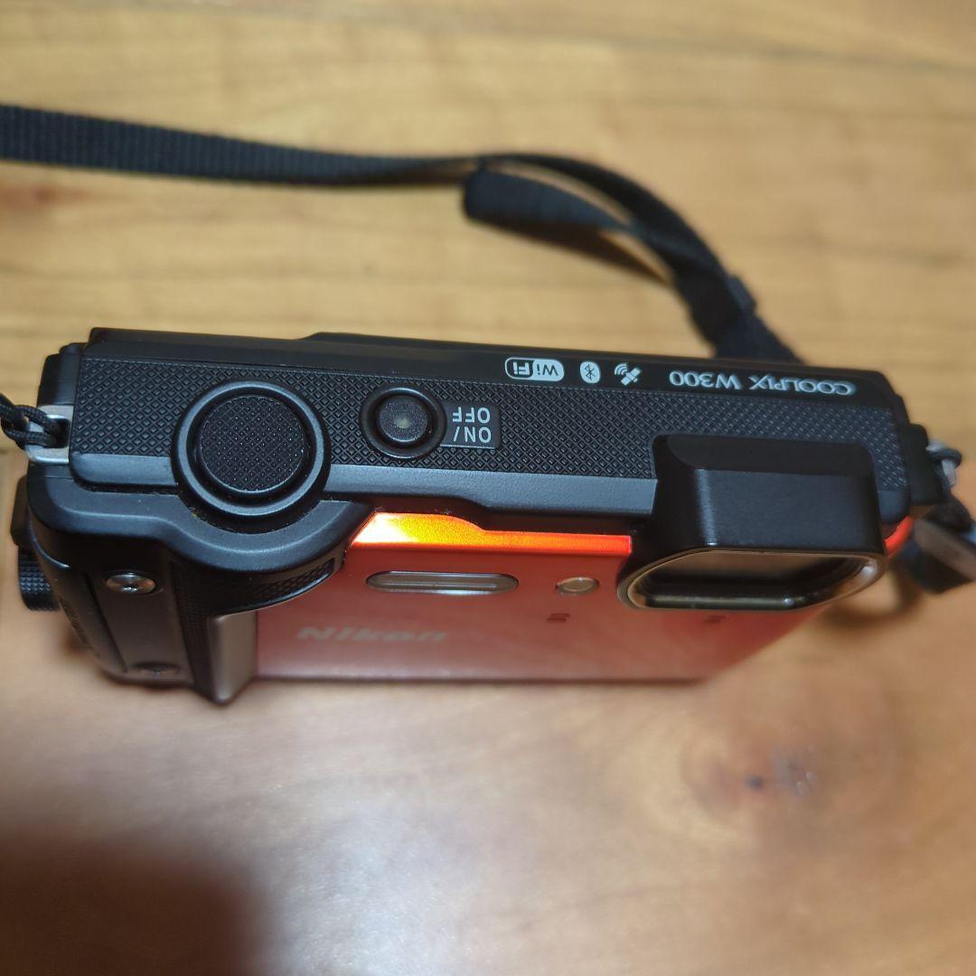 JUNK Nikon COOLPIX COOLPIX W300 Color Orange Compact Digital