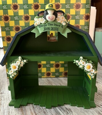 ENESCO MARY'S MOO MOOS - JOHN DEERE - GREEN BARN DISPLAY