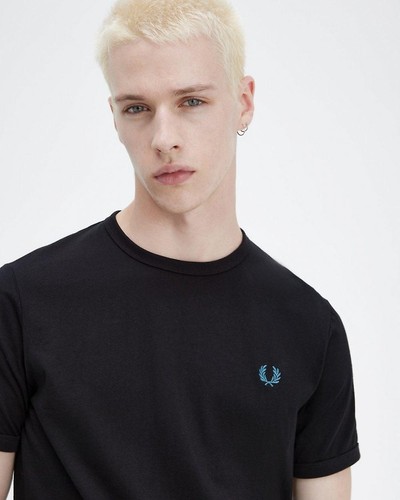 π΅ Fred Perry T-Shirt Ringer Cotone M3519 Uomo Nero/Runaway Ocean W28 New SS24 - Picture 2 of 3