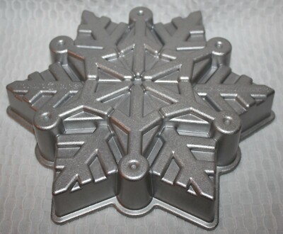 Nordic Ware Snowflake Pull-Apart Pan Cake EUC  