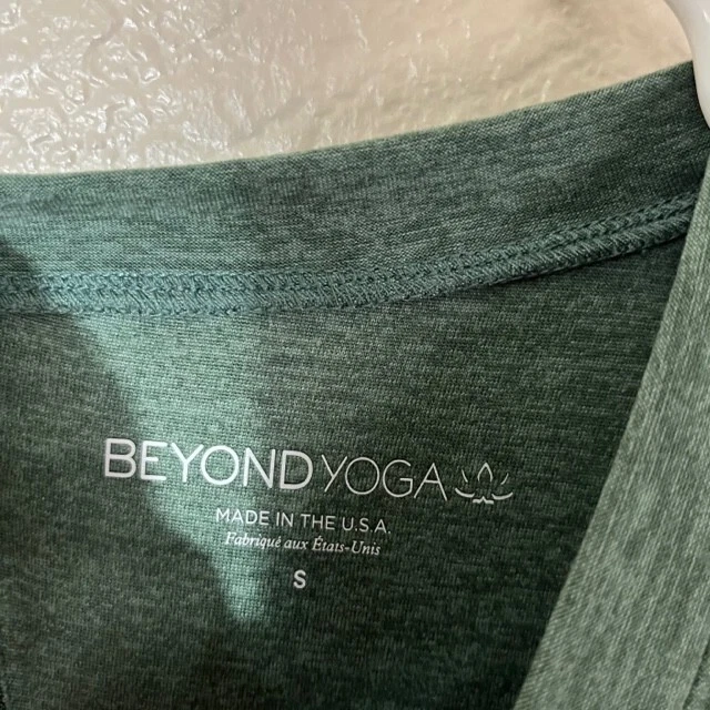 beyond-yoga stretch pilates graphic logo tank-top