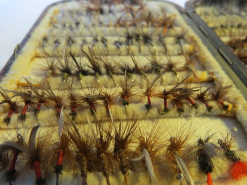 HARDY NERODA TROUT FLY FISHING BOX WITH 150 DRY/WET FLIES - Picture 10 of 10