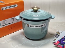 Le Creuset Cocotte alle 18 cm Reistopf 2,25 qt Salbeigrün Goldknopf Gusseisen...