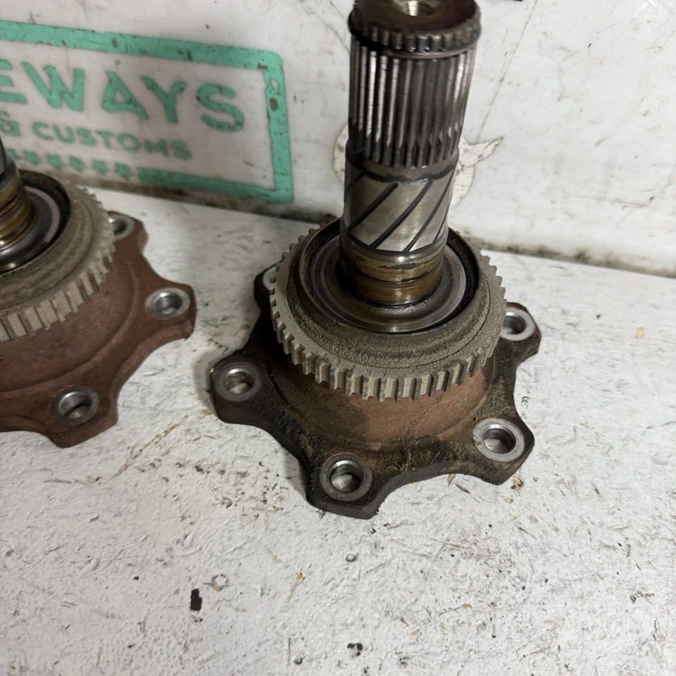 03-08 Infiniti G35 Nissan 350z Diferencial Salida Stubs Bridas Diferentes Izquierda Derecha Foto 3 de 4