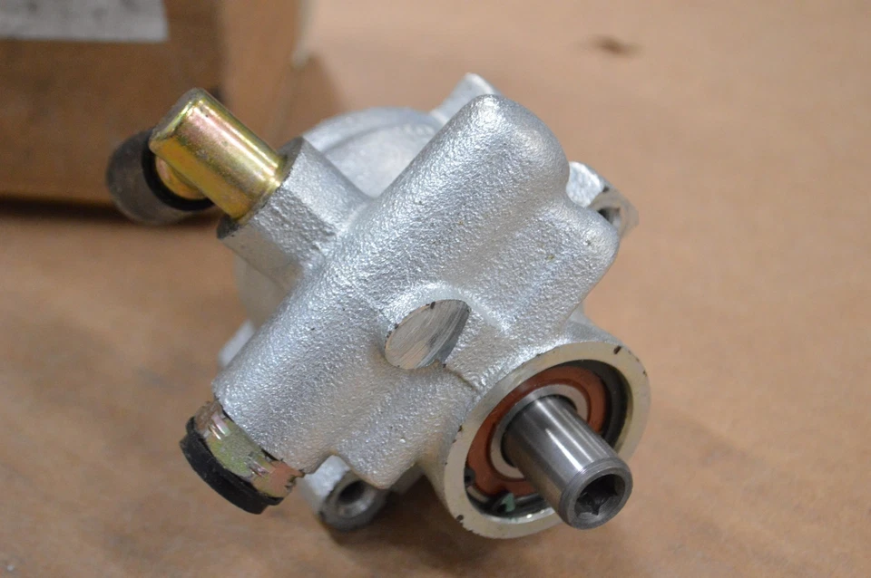 BOMBA DIRECCIÓN ASISTIDA VOLKSWAGEN MK2 GOLF JETTA CABRIOLET OEM 357422155G 027145157 Foto 2 de 4