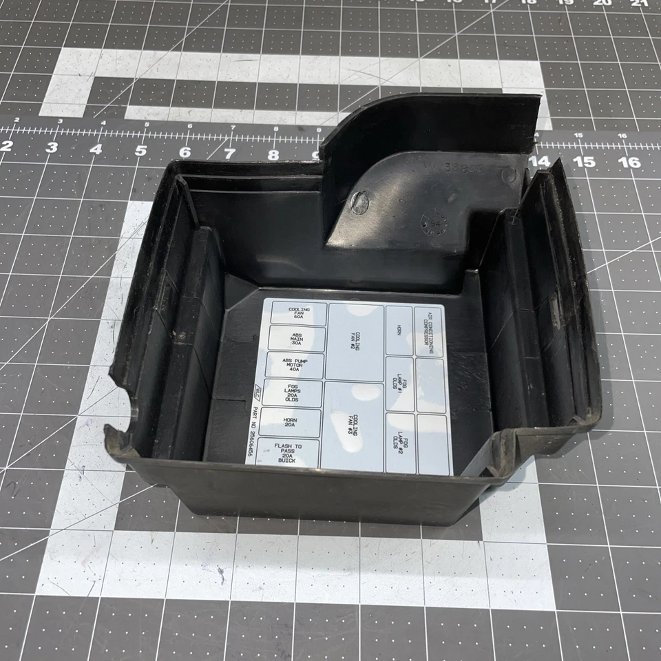 1995 Buick Riviera Engine Compartment Fuse Relay Fusebox Cover Lid 25606456 - Image 4 of 4