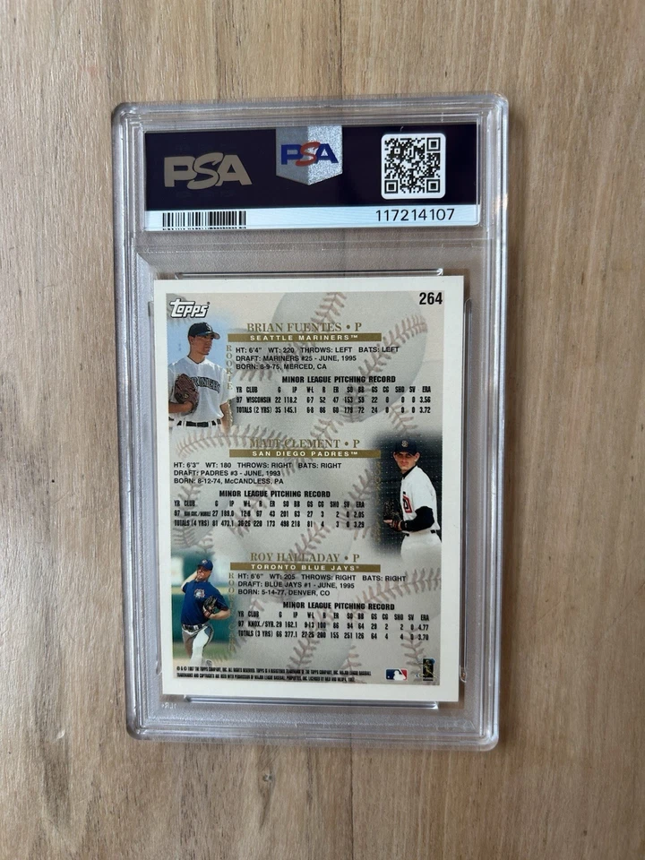 1998 Topps - Prospects Roy Halladay, Matt Clement, Brian Fuentes #264 (RC) PSA 8 - Imagem 2 de 2
