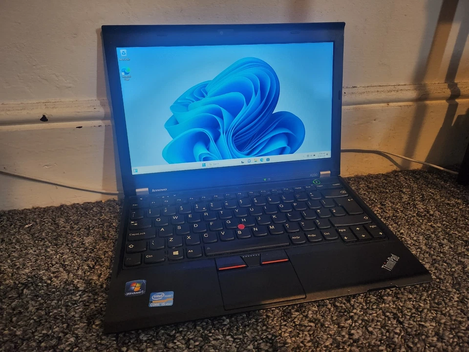 Lenovo ThinkPad X230 - Intel Core i5 3320M - 8GB RAM - 256GB SSD - Free P&P - Image 2 of 4