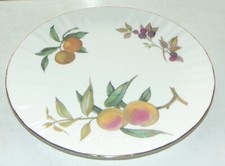 Royal Worcester Evesham Arden Ribbed Cake Plate Peaches and Blackberries 27cm