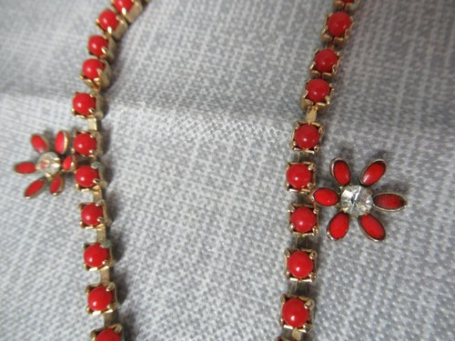 Juego de collar y pendientes de tornillo - piedras rojas y flores de diamantes de imitación - ca 1950s 2 185 - Imagen 3 de 10