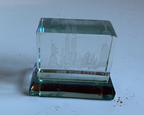 New York Crystal on Plinth Paperweight - Picture 2 of 2