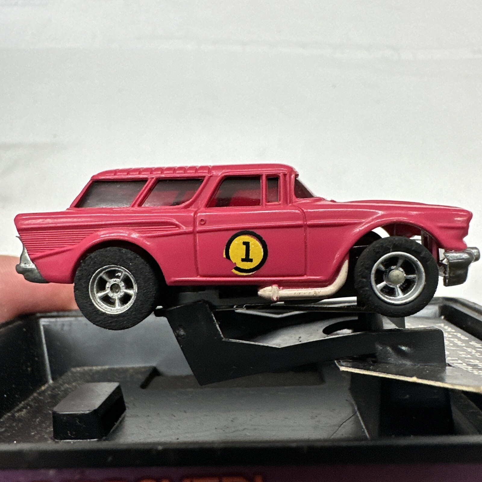 Hot Pink 78 AFX Aurora ‘57 Chevy Nomad Ho Scale Slot Car Magna