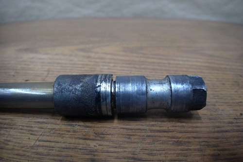 1984 HONDA VT700C SHADOW FRONT WHEEL AXLE - Picture 3 of 4