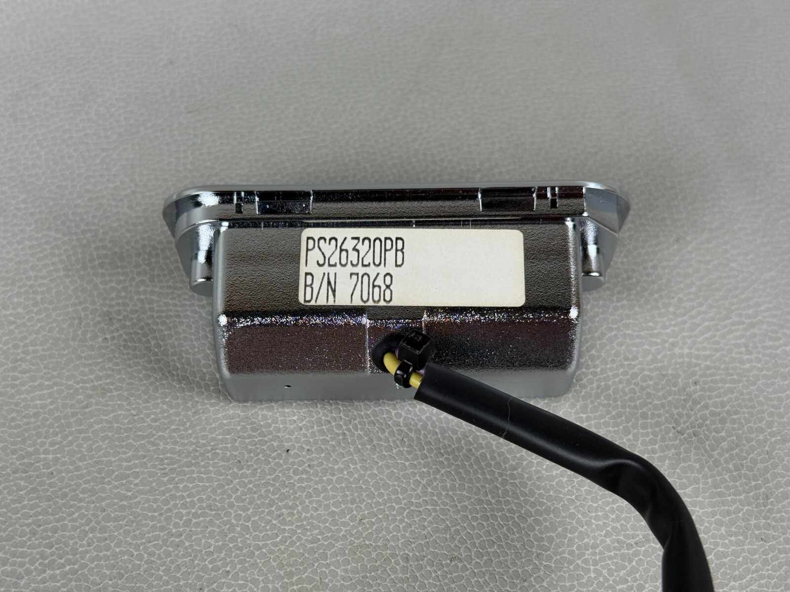 BRAND NEW! GENUINE BENTLEY REAR NUMBER PLATE LAMP LIGHT ASSEMBLEY OEM PS26320PB