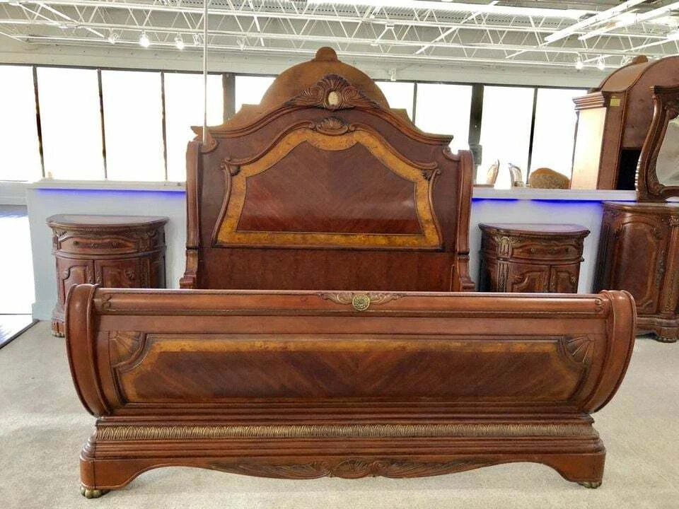 AICO by Michael Amini Cortina 5PC king size bedroom set - Image 2 of 4