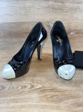 Authenticated CHANEL Patent Leather Cut Out Pumps Heels with Shimmer heels 39.5