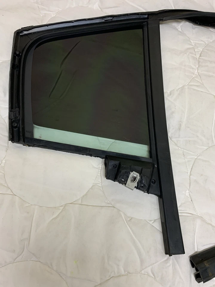 Dodge Charger 2011-2023 lado izquierdo del conductor ventilación trasera ventana de vidrio OEM Foto 4 de 4