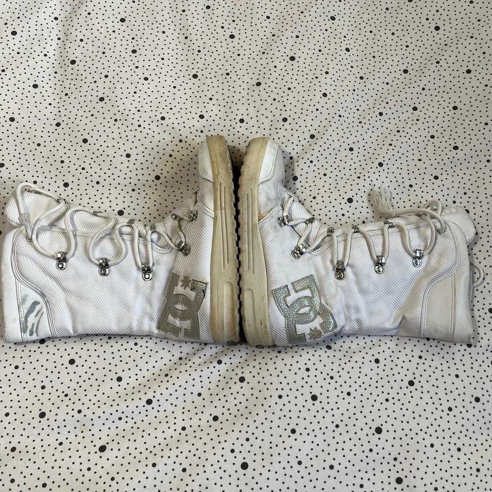 Botas de invierno vintage Y2k DC para mujer 7,5 blancas botas de nieve chalet de invierno modelo 2 Foto 3 de 4