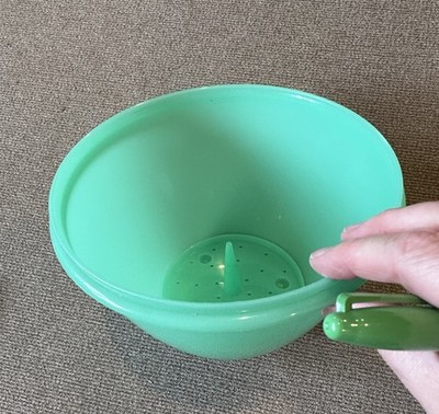 VTG Tupperware Jadeite Green Crisp It Lettuce Keeper Bowl Spike Included
