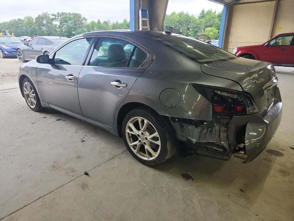 Nissan Máxima 2014 tapa maletero sin alerón - camioneta local solamente - usado Foto 2 de 4