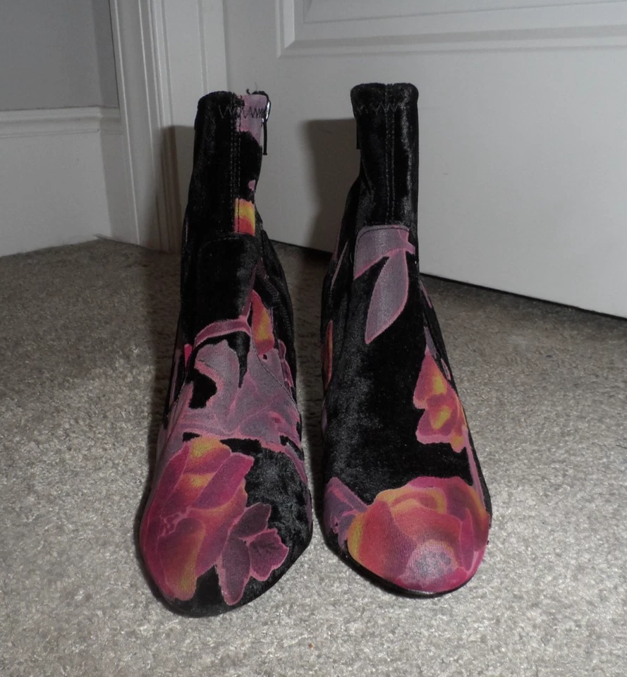 Pretty Steve Madden Talla 7 Negro Púrpura Floral Terciopelo Bloque Tacón Botas Nuevas Sin Caja Foto 4 de 4