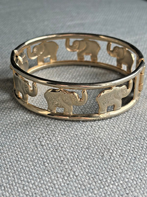 Gold Tone Elephant Bangle Bracelet Hinged Lucky Parade Motif Vintage Statement