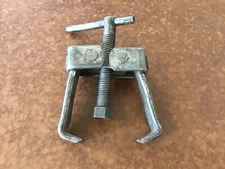 Battery  POST  / Gear Puller