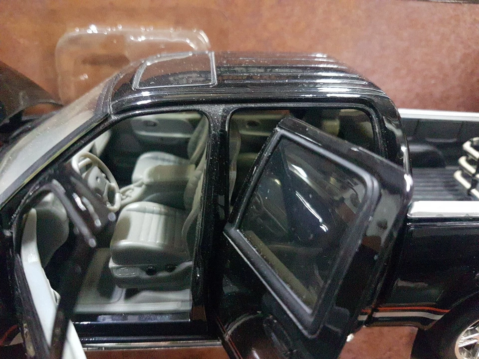 Ertl F-150 Supercharged Pick-up  1/18 - Immagine 4 di 4